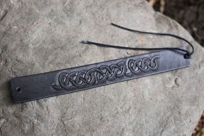Celtic Knot Wristlet -dark